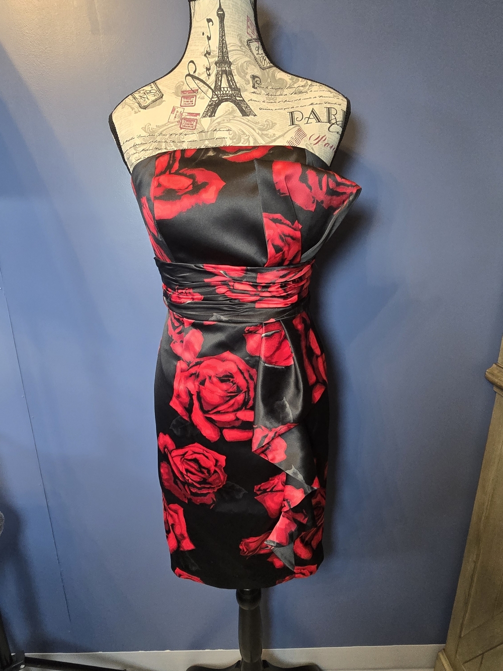 White House Black Market Strapless Cocktail Dress Black Red Rose Floral Size 0